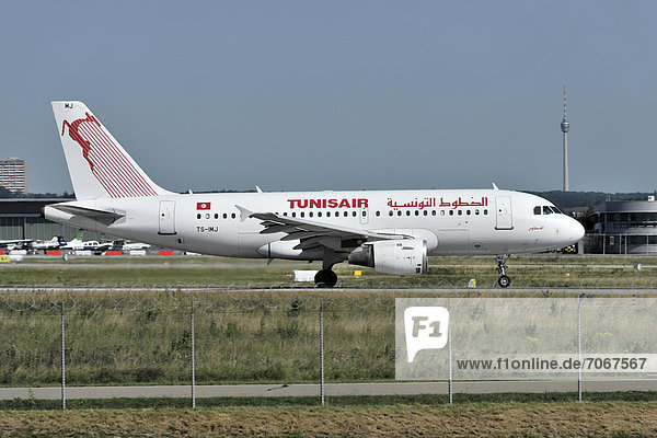 TS-IMJ Airbus A319-114 TUNISAIR bei der Landung  Flughafen Stuttgart  Stuttgart  Baden-Württemberg  Deutschland  Europa