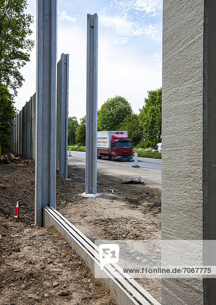 Construction of noise barriers on the A52 motorway  in the Essen districts of Bredeney and Haarzopf  Essen  North Rhine-Westphalia  Germany  Europe
