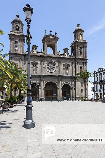 Cathedral of Santa Ana  Plaza Santa Ana  Vegueta  old town of Las Palmas  Las Palmas de Gran Canaria  Gran Canaria  Canary Islands  Spain  Europe  PublicGround
