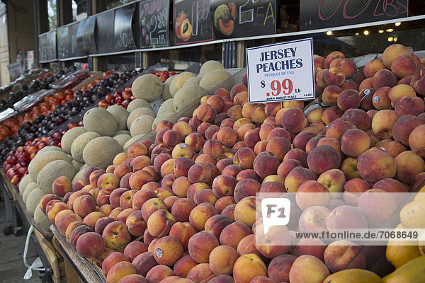 Obst zum Verkauf im Aspen Marketplace  Hoboken  New Jersey  USA