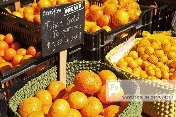 Bio Mandarinen und Orangen auf einem Markt