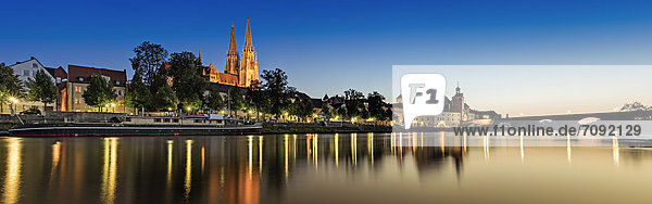Germany  Bavaria  Regensburg  View of Shipping Museum and cathedral at Danube River