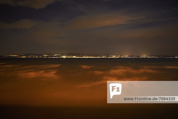Deutschland  Blick auf den Bodensee bei Nacht