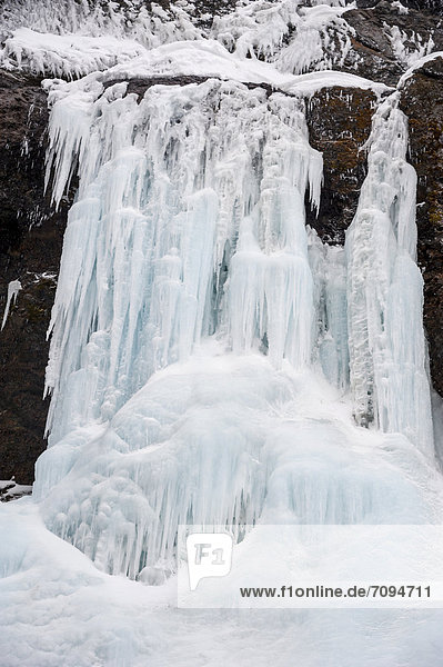 Zugefrorener Wasserfall  Dekagil-Schlucht beim Vulkan Askja  Hochland  Island  Europa