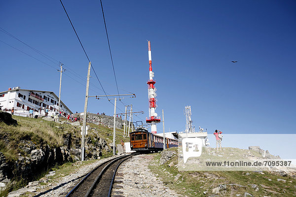 Historische Zahnradbahn  1924  hinauf zum Gipfel des La Rhune  905m  Funkmast  Baskenland  Pyrenäen  Region Aquitanien  DÈpartement PyrÈnÈes-Atlantiques  Frankreich  Europa