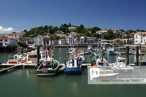 Fischerboote  Fischereihafen von Saint-Jean-de-Luz  baskisch: Donibane Lohizune  Pyrenäen  Region Aquitanien  DÈpartement PyrÈnÈes-Atlantiques  Frankreich  Europa