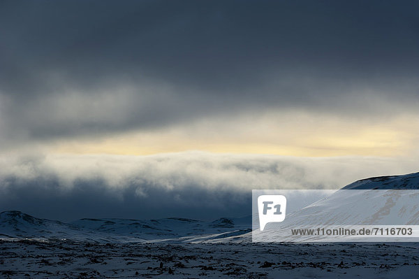Winterlandschaft  Blick auf den Gletscher Vatnajökull  Hochland  Island  Europa