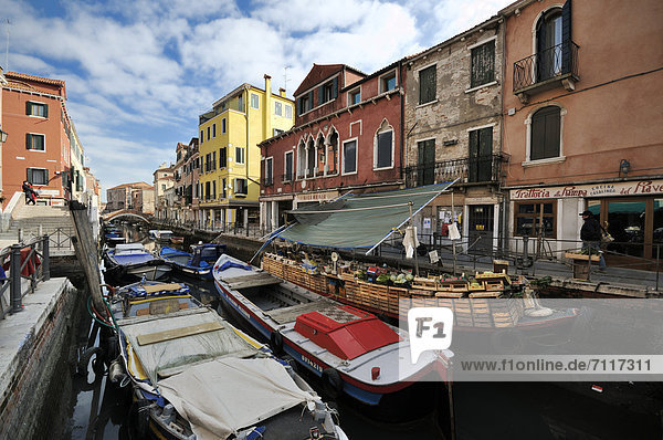 Blumenmarkt Europa Frucht Gemüse Boot Venedig Venetien Castello Italien
