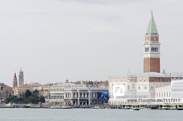 Dogenpalast Palazzo Ducale  Markusturm Campanile San Marco  Venedig  Venezia  Venetien  Italien  Europa