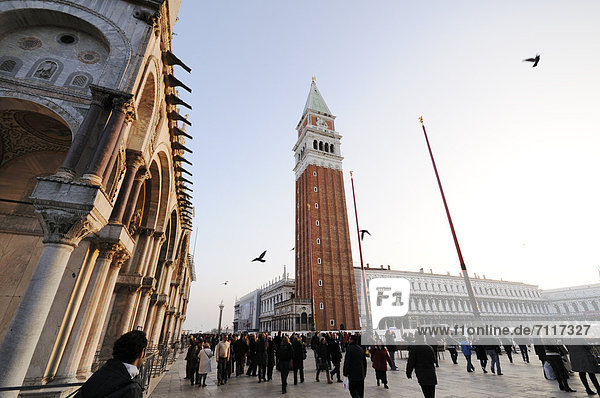 Markusplatz  Markusturm Campanile San Marco  Venedig  Venezia  Venetien  Italien  Europa