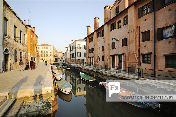 Houses on the canal  Rio de le Terese  Dorsoduro quarter  Venice  Venezia  Veneto  Italy  Europe