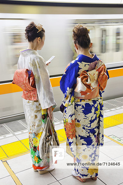 Handy Frau Kommunikation Tokyo Hauptstadt Kurznachricht Asien Japan japanisch Kimono