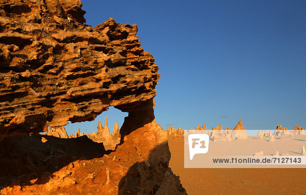 Nationalpark schattig Kontrast gelb Wind Küste Geologie bizarr Wüste Sand Loch Ansicht Berggipfel Gipfel Spitze Spitzen Australien Erosion Westküste Western Australia