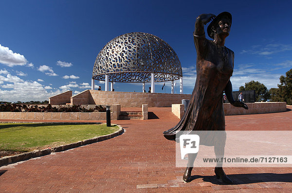 Denkmal Sehenswürdigkeit Frau warten Statue Ansicht hinaussehen Mutter - Mensch Australien Westküste Western Australia