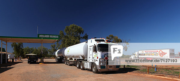 Auto  Abenteuer  Küste  Fürsorglichkeit  Ende  Benzin  Lastkraftwagen  Einsamkeit  Tankstelle  Angebot  tanken  Australien  Pause  Diesel  einstellen  Westküste  Western Australia
