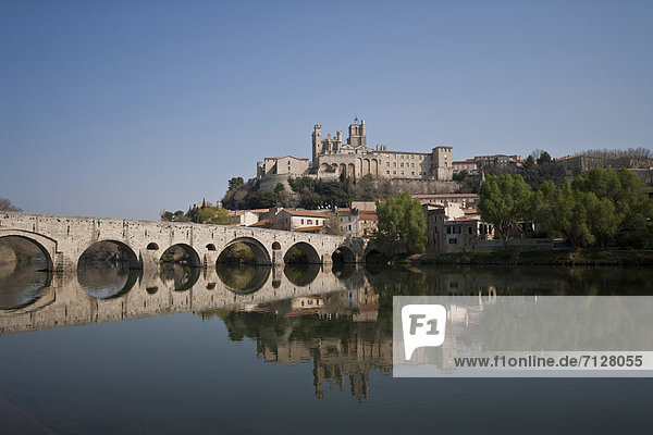 France  Europe  Languedoc Roussilon  Beziers  Herault  bridge  river  flow  church