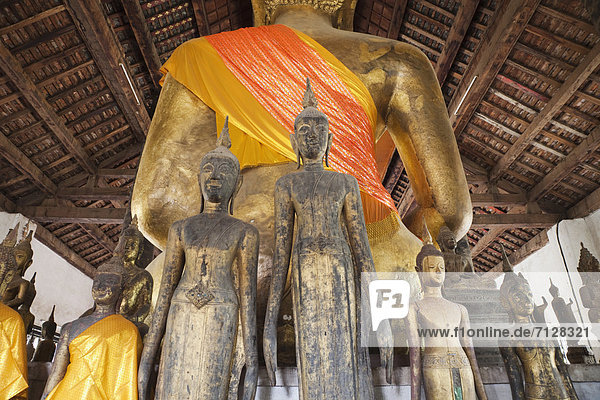 Urlaub  Reise  Religion  Buddhistischer Tempel  fünfstöckig  Buddhismus  UNESCO-Welterbe  Tempel  Asien  Buddha  Laos  Luang Prabang  Tourismus