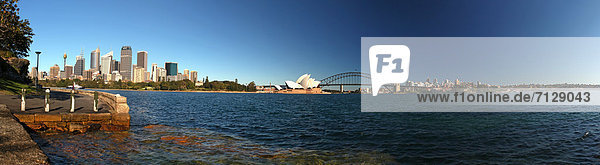 blauer Himmel wolkenloser Himmel wolkenlos Botanischer Garten Botanische Panorama Skyline Skylines Sehenswürdigkeit Wasser Hafen Opernhaus Oper Opern Reise Morgen Großstadt Brücke Wohngebiet Hochhaus Australien Metropole New South Wales Oper Sonne Sydney Tourismus