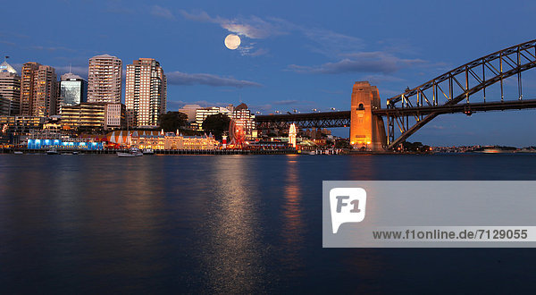 Sehenswürdigkeit Wasser Hafen Freizeitpark Reise Stadt Großstadt Brücke Vollmond Unterricht Australien Blaue Stunde Luna Park Metropole New South Wales Sydney Tourismus