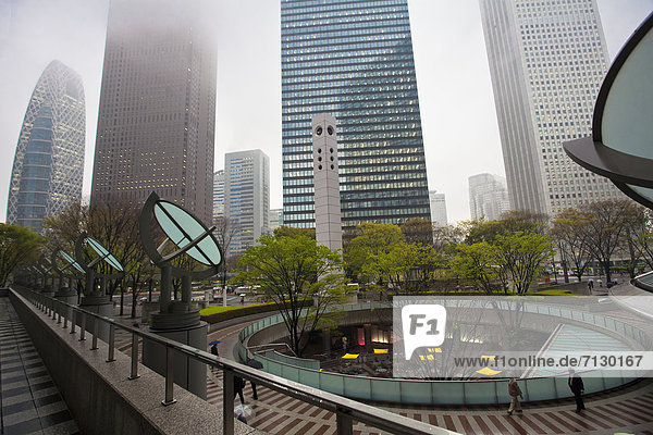 Einkaufszentrum  Glas  Urlaub  Gebäude  Reise  Großstadt  Tokyo  Hauptstadt  Regen  Asien  Ortsteil  Japan  Shinjuku