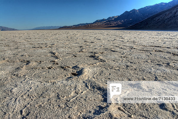 Vereinigte Staaten von Amerika  USA  Nationalpark  Amerika  Landschaft  Natur  Steppe  Death Valley Nationalpark  Kalifornien  Salztonebene