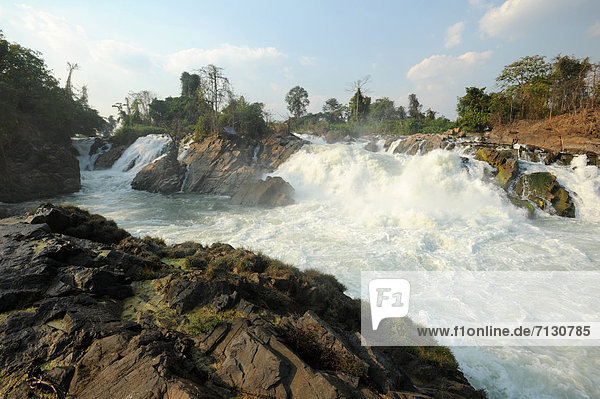 Seifenschaum  Schaum  fließen  Fluss  Wasserfall  Asien  Laos