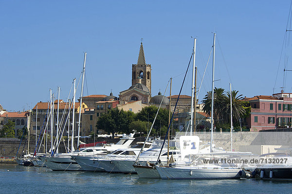 Hafen Europa Tag europäisch Stadt Großstadt Boot Tretboot Insel Motorboot Sardinien Alghero Italien Mittelmeer