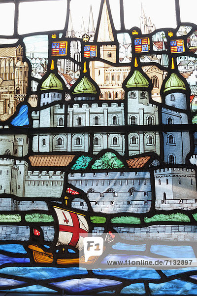 Europa  britisch  Großbritannien  London  Hauptstadt  Großstadt  Innenaufnahme  Turm  Kirche  Themse  Kirchenfenster  England
