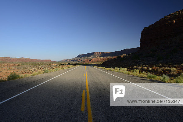 America  USA  United States  Four Corners  Colorado Plateau  Utah  red rocks  sandstone  desert  highway  road