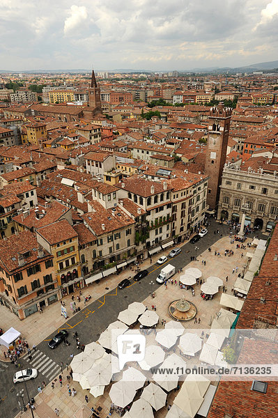 Dach Europa Wohnhaus Gebäude Venetien Italien Markt Platz Verona