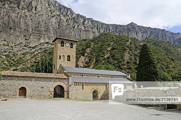 Kirche  Dorf Sopeira  Pyrenäen  Provinz Huesca  Aragon  Aragonien  Spanien  ÖffentlicherGrund