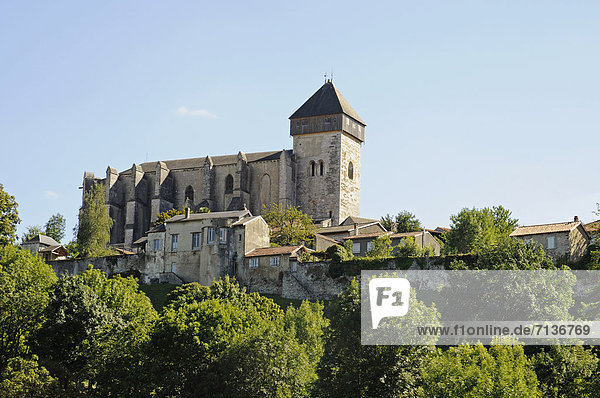 Notre Dame Kathedrale  Jakobsweg  Pilgerweg  Saint Bertrand de Comminges  Midi Pyrenees  Pyrenäen  Departement Haute-Garonne  Frankreich  Europa  ÖffentlicherGrund