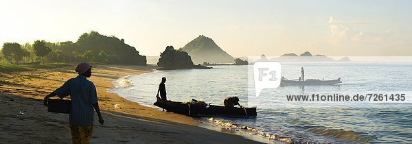 Panorama  Frau  Strand  warten  Campingzelt  Rückkehr  Südostasien  Asien  Fischer  Indonesien