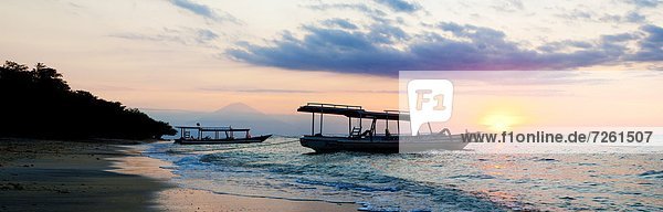 Sonnenuntergang  Silhouette  Boot  angeln  Berg  Südostasien  Asien  Indonesien