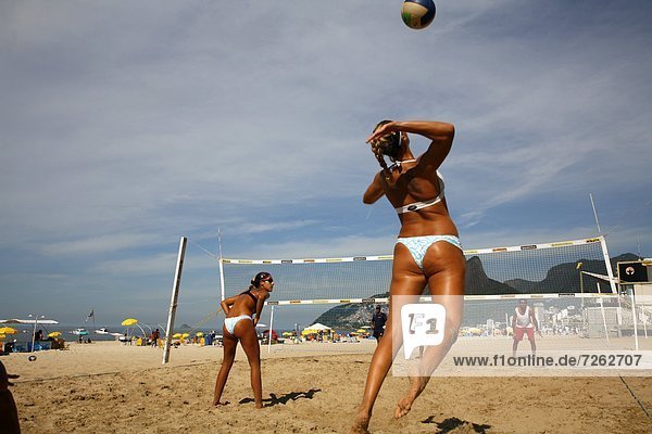 Frau  Strand  Volleyball  Brasilien  Ipanema  spielen  Rio de Janeiro  Südamerika