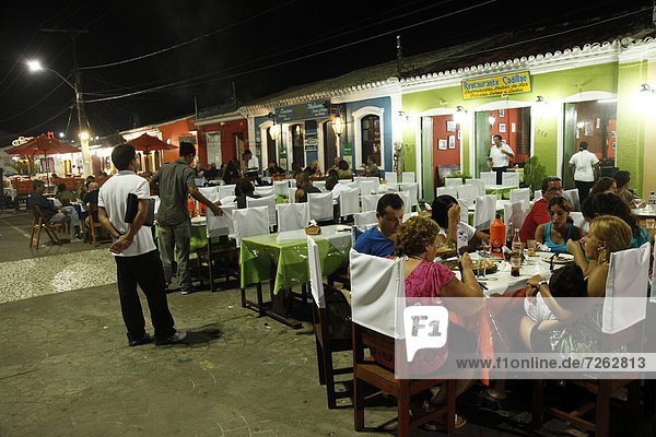 sitzend  Mensch  Menschen  Restaurant  Außenaufnahme  Bahia  Brasilien  Porto  Südamerika