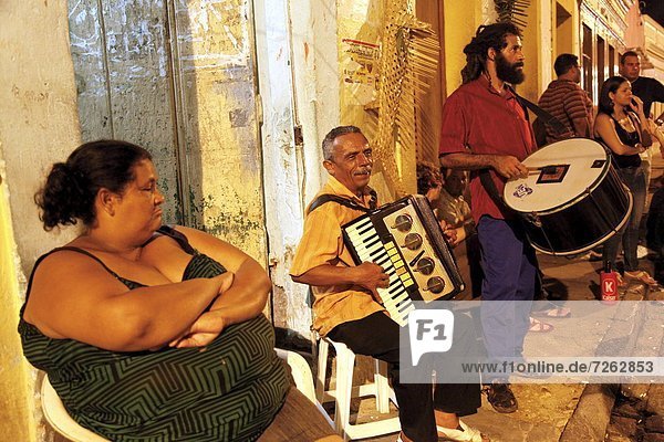 Mensch  Menschen  Nacht  Straße  Musik  Brasilien  Pernambuco  spielen  Südamerika