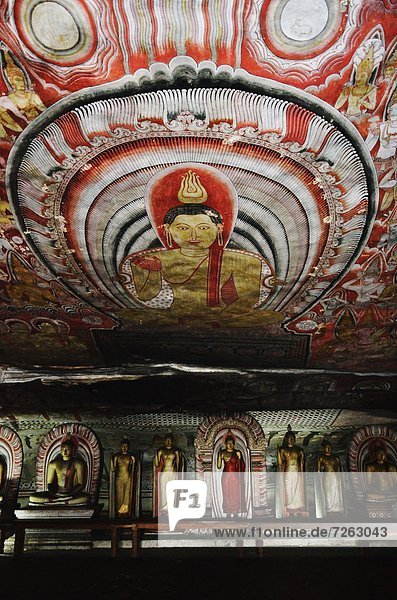 Buddha statues  Dambulla Cave Temple  UNESCO World Heritage Site  Dambulla  Sri Lanka  Asia