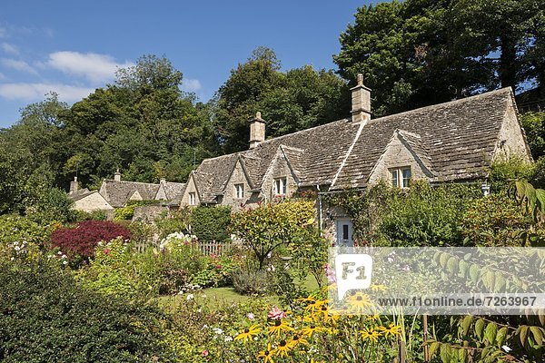 Europa Großbritannien Dorf Garten Landhaus Sehenswürdigkeit Cotswolds Bibury England Gloucestershire hübsch