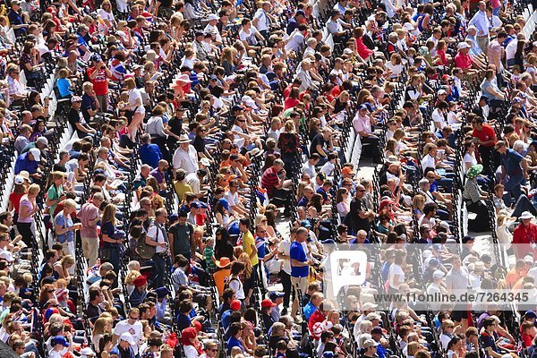 Europa  beobachten  Großbritannien  London  Hauptstadt  groß  großes  großer  große  großen  Stadion  Menschenmenge  England  Sport