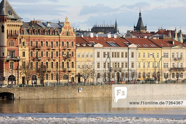Prag Hauptstadt Europa Gebäude bunt Fluss Tschechische Republik Tschechien Moldau Barock