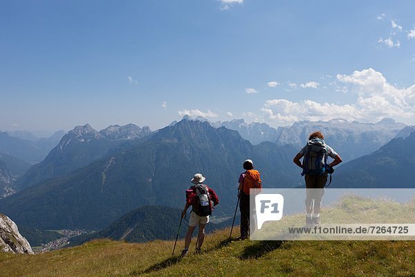 Hiking on the high route 2 in the Dolomites  Bolzano Province  Trentino-Alto Adige/South Tyrol  Italy  Europe