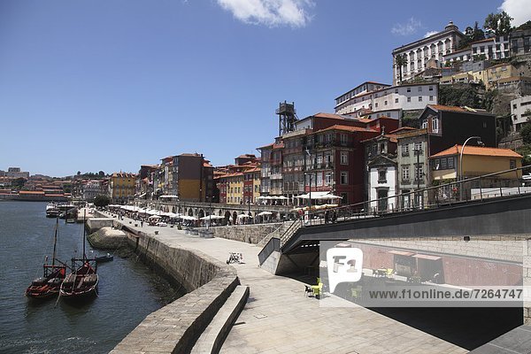 Europa  rennen  Fluss  UNESCO-Welterbe  nebeneinander  neben  Seite an Seite  Douro  Ortsteil  Porto  Portugal