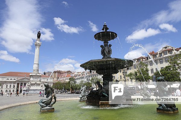 Lissabon Hauptstadt Springbrunnen Brunnen Fontäne Fontänen Europa Infusion Quadrat Quadrate quadratisch quadratisches quadratischer Mittelpunkt öffentlicher Ort Baixa Ortsteil Zierbrunnen Brunnen Portugal Rossio Praça de D. Pedro IV