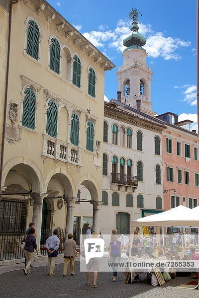 Glockenturm  Europa  Kathedrale  Venetien  Belluno  Italien  Markt