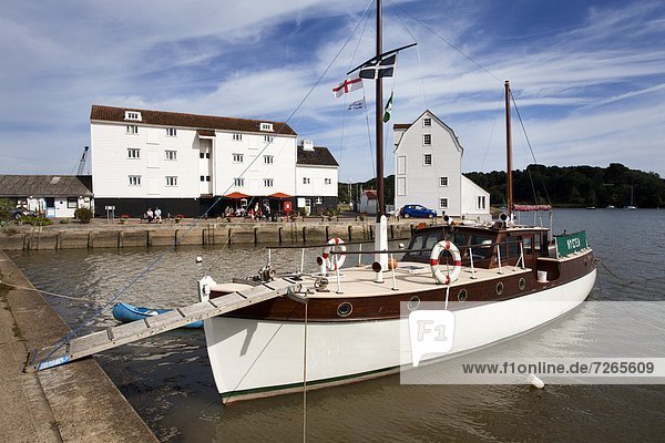 Flussufer  Ufer  Europa  Großbritannien  Woodbridge  Mühle  Gezeiten  vertäut  Yacht  England  Suffolk