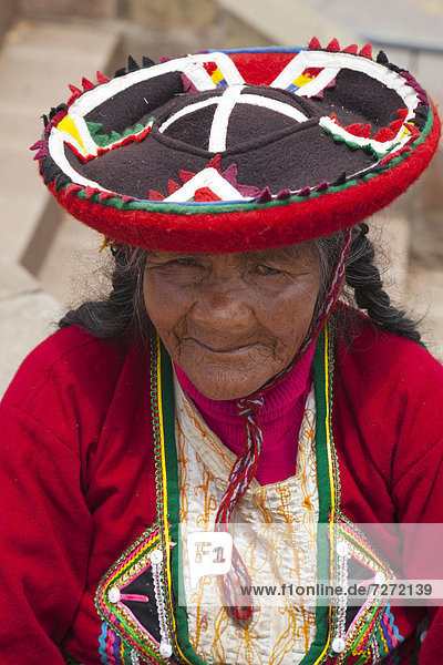 Alte peruanische Frau in traditioneller Kleidung  Porträt  Cusco  Cuzco  Peru  Südamerika