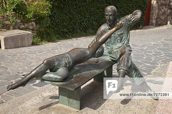 'Skulptur ''Testimoni'' in der Altstadt Villa Vela  Tossa de Mar  Costa Brava  Katalonien  Spanien  Europa  ÖffentlicherGrund'