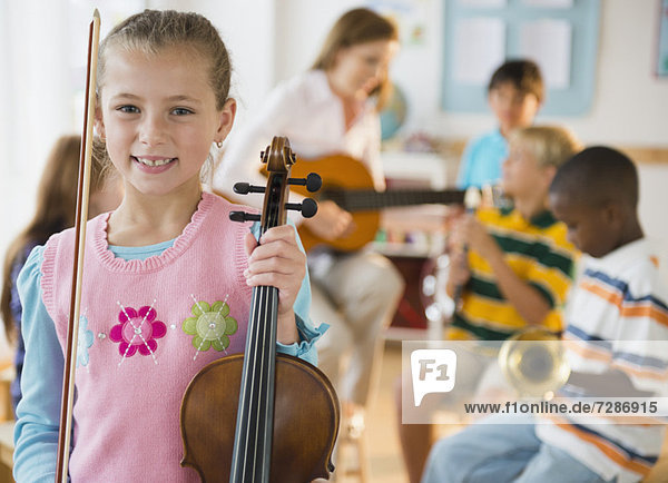 Portrait  Musik  Schülerin  5-9 Jahre  5 bis 9 Jahre  Geige