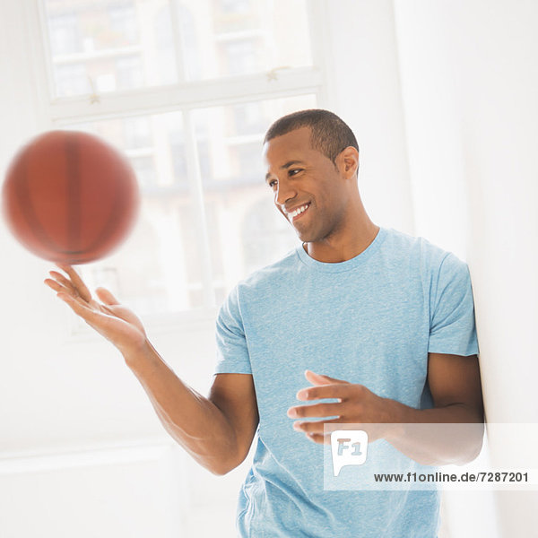 Mann  Basketball  jung